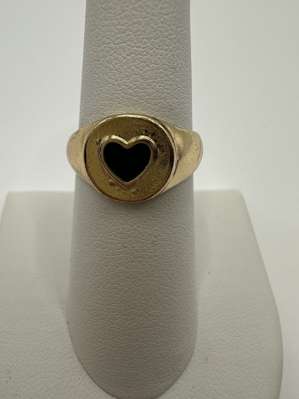 Gold Tone Ring With Black Enamel Heart Size 7.5